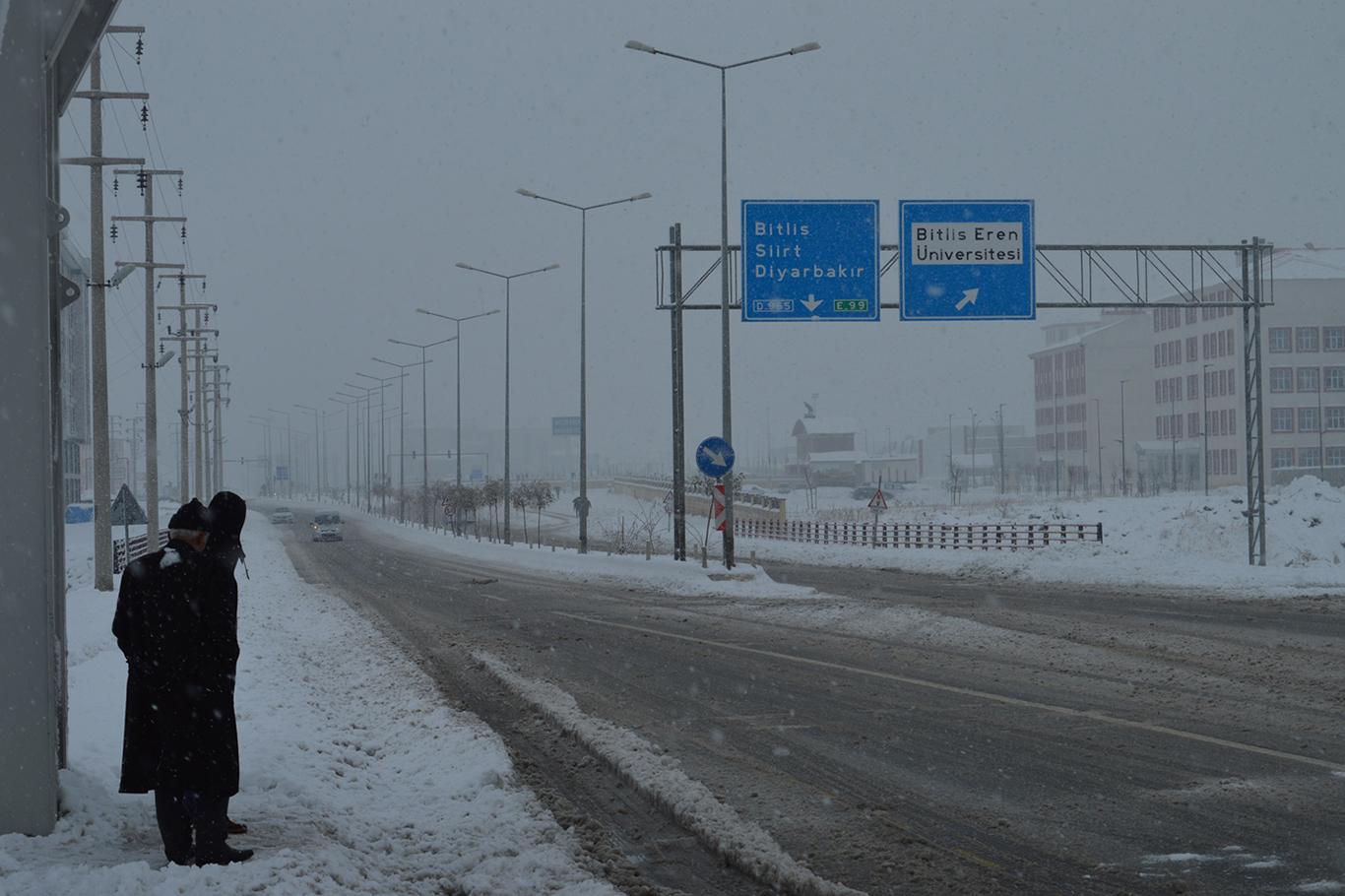 Bitlis-Diyarbakır Karayolu araç trafiğine kapatıldı Bitlis-Diyarbakır Karayolu araç trafiğine kapatıldı
